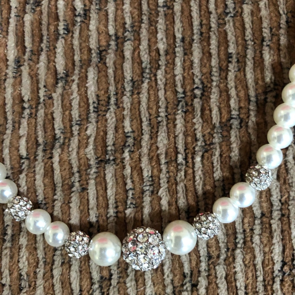 Necklace pearl with CZ round beads